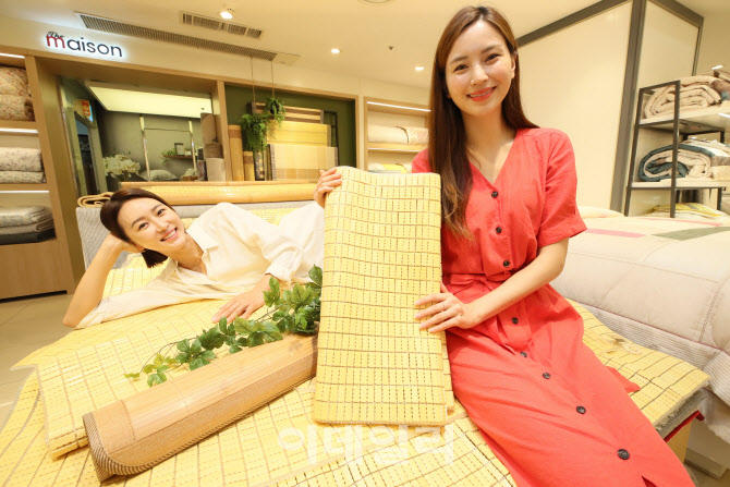 천연 나무의 겉대로 제작한 대자리                                                                                                                                                                  