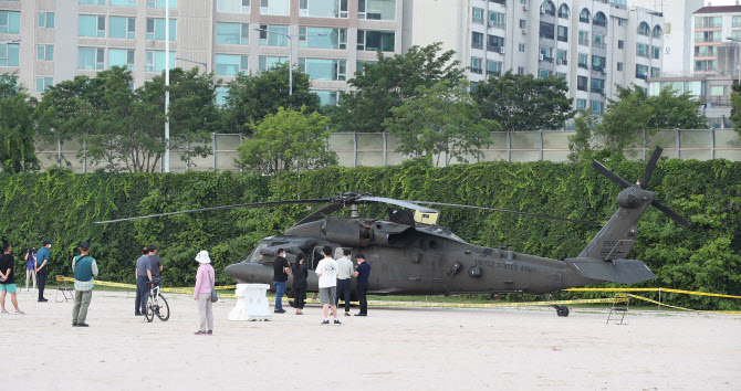  미군 소속 헬리콥터, 한강에 비상 착륙                                                                                                                                                             