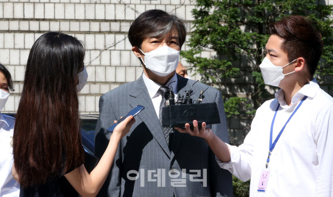 법원 도착한 조국 전 법무부 장관                                                                                                                                                                   