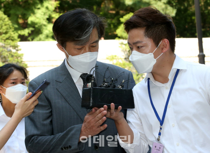 법정 향하는 조국 '질문은 이제 그만'                                                                                                                                                     