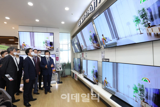  용산전자랜드 찾은 성윤모 장관                                                                                                                                                                    