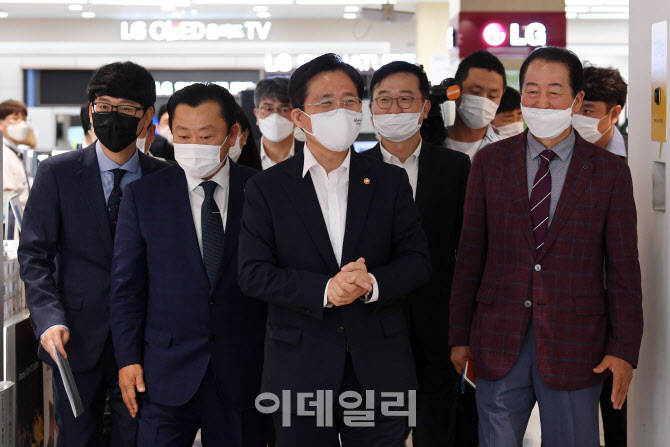  성윤모 산업통상자원부 장관, 용산전자랜드 방문                                                                                                                                                    