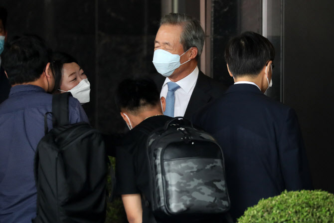 장남 결혼식 참석하며 미소 짓는 정몽준                                                                                                                                                                   