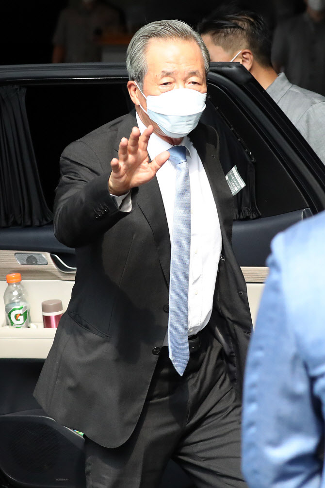 장남 결혼식 참석하는 정몽준                                                                                                                                                                             