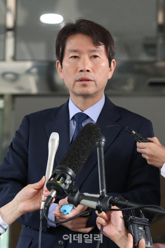 첫 출근길 질문에 답하는 이인영 통일부 장관 후보자                                                                                                                                                 