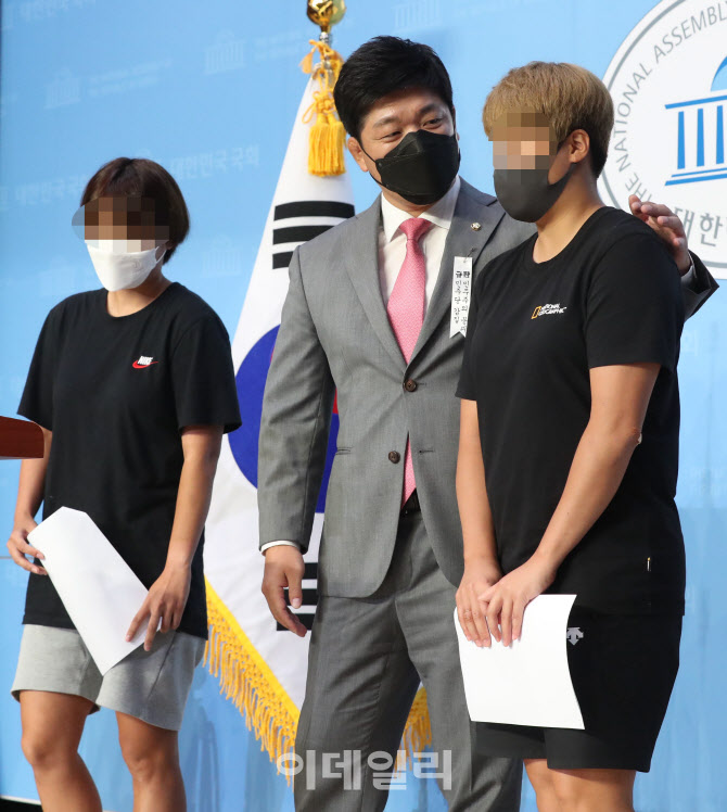 최숙현 선수 동료들 피해 증언, '감독-팀 닥터-주장 가혹행위'                                                                                                                              