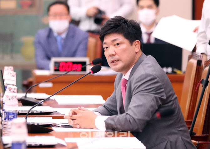 문체위, '질의하는 이용 의원'                                                                                                                                                            