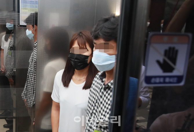 '손대지 마시오'                                                                                                                                                                         