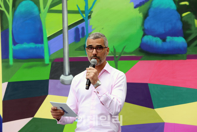  앱솔루트, 더 브리딩 시티                                                                                                                                                                         