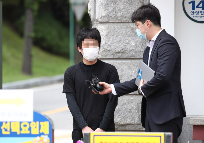  서울 구치소 나온 손정우                                                                                                                                                                          