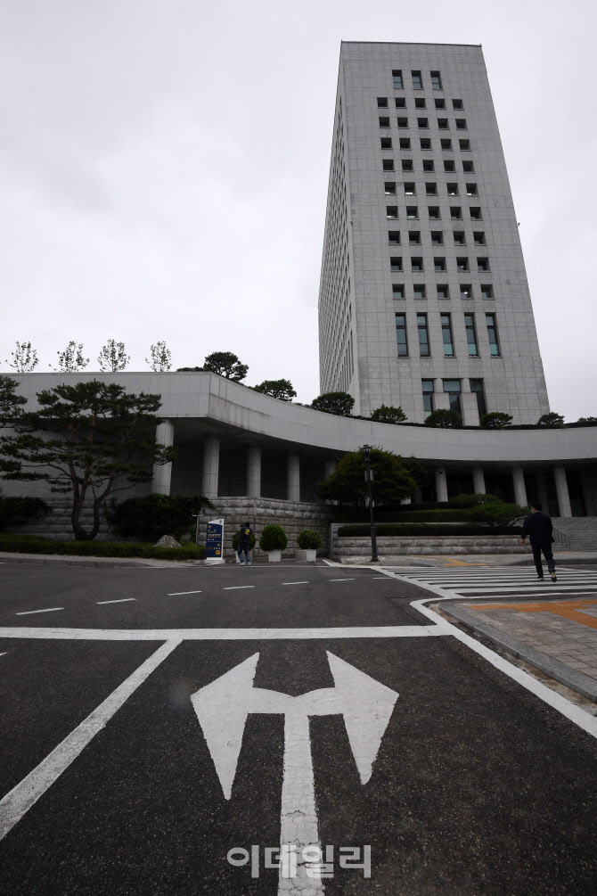 전국검사장들 “장관 지휘 위법·특임검사 필요”…윤석열 ‘재지휘’ 요청하나?                                                                                                                       