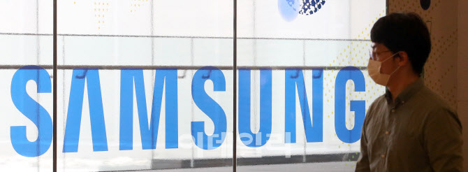 코로나 빗겨간 삼성전자                                                                                                                                                                            