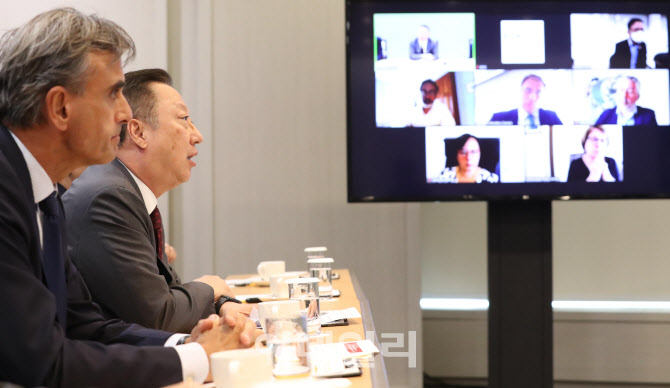 박용만 회장-후안 모로 대사, 스페인과 경협위 합동회의                                                                                                                                              