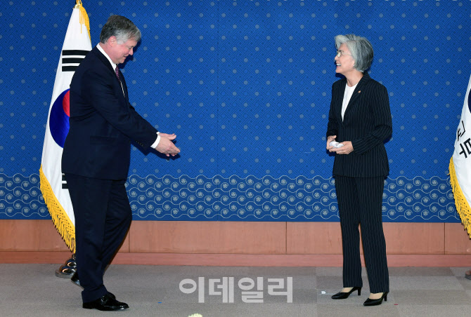 방한해 외교부 장관 만난 스티븐 비건 대북특별대표                                                                                                                                                  