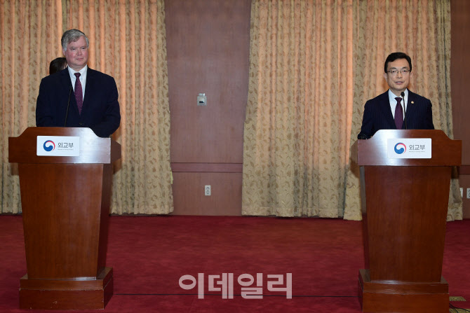 한미 외교차관 전략회의 마친 뒤 기자회견                                                                                                                                                           