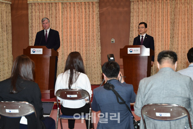 조세영 차관-스티븐 비건 대북특별대표, 기자회견 참석                                                                                                                                               