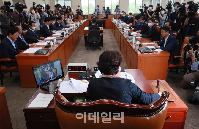 행안위 전체회의 개의, '여야 의원 참석'                                                                                                                                                  