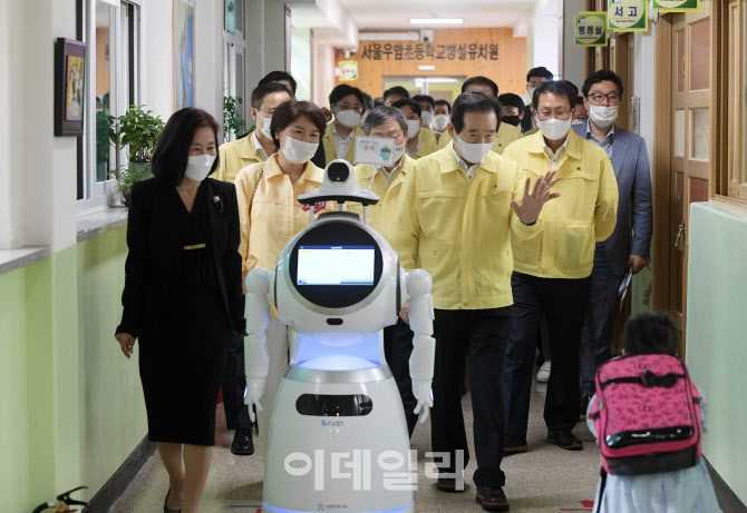 정세균 총리, 학교 방역현장 점검나서                                                                                                                                                               