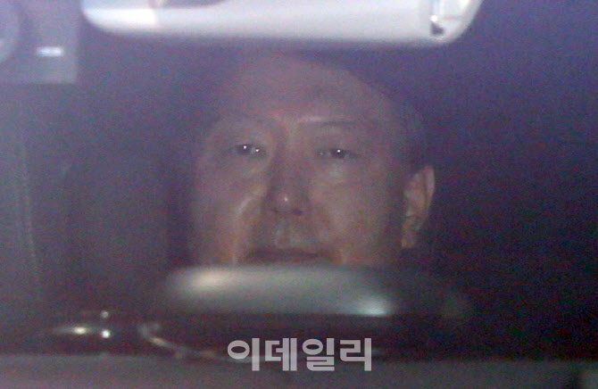 꼬리내린 윤석열 검찰총장, 추미애 법무장관 지휘 ‘사실상 수용’                                                                                                                                    