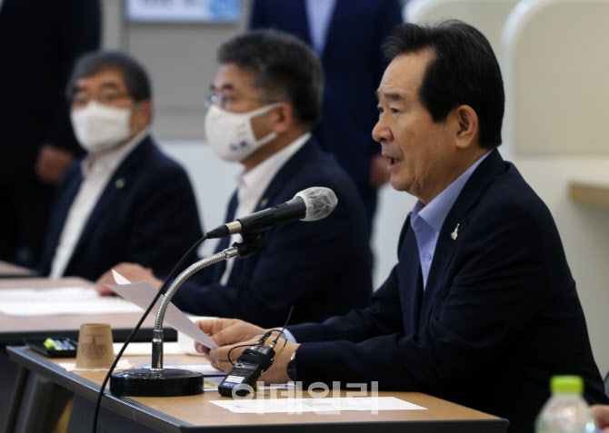  불법사금융 피해자 만나는 정총리                                                                                                                                                                  