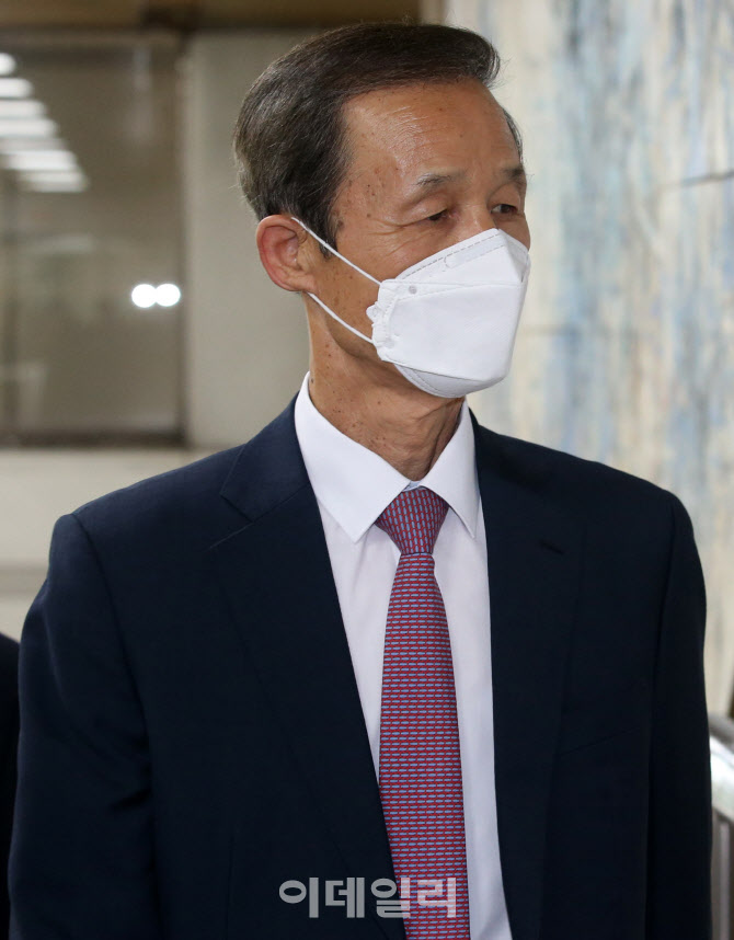항소심 선고 공판 출석하는 김장수 전 국가안보실장                                                                                                                                                  