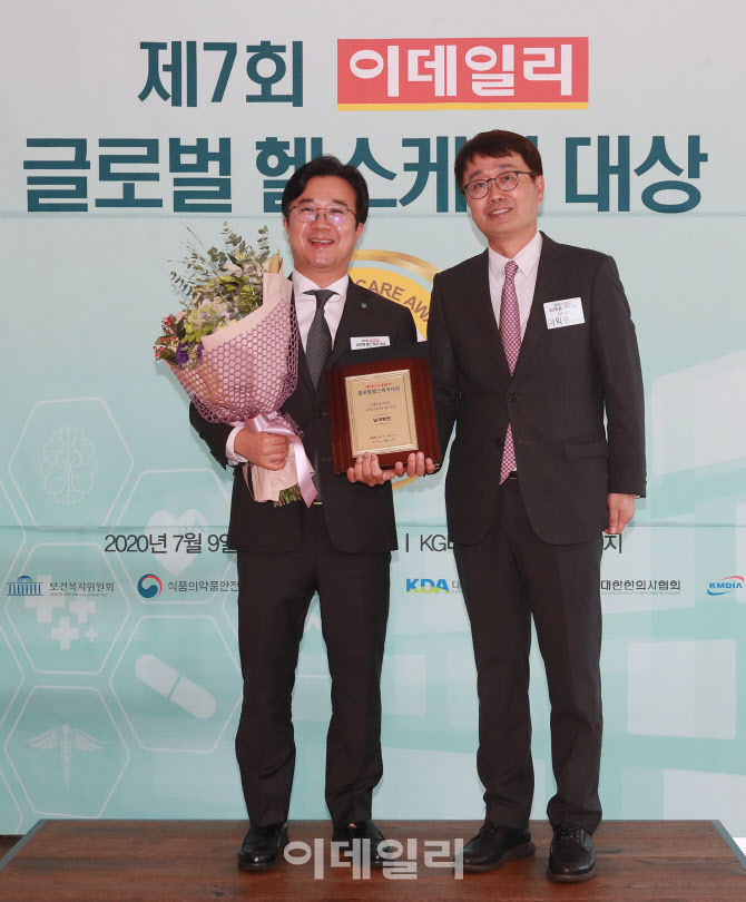 제7회 이데일리 글로벌 헬스케어 대상, '무릎관절치료 부문 대상에 날개병원'                                                                                                                