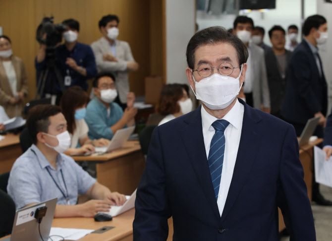 '박원순 실종 신고' 경찰, 소재 파악 나서…인근 소방도 지원                                                                                                                                     