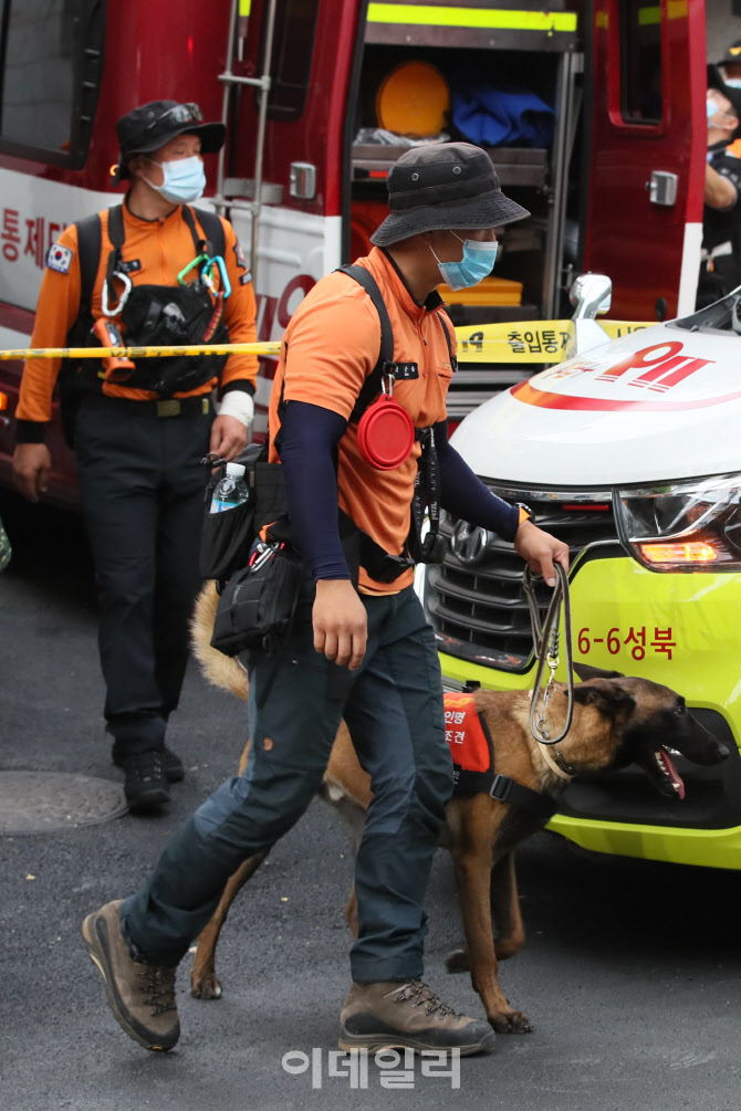 박원순 서울시장 수색 현장, 탐지견 투입                                                                                                                                                            
