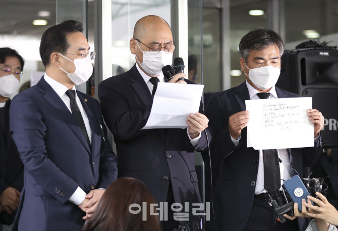 박원순 시장의 유서 공개, 슬픔에 빠진 관계자들                                                                                                                                                     