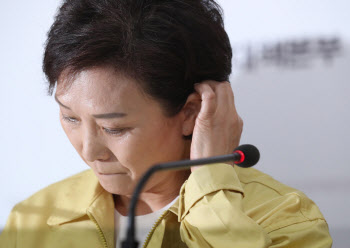 김현미 대신 '공급 칼자루' 쥔 홍남기