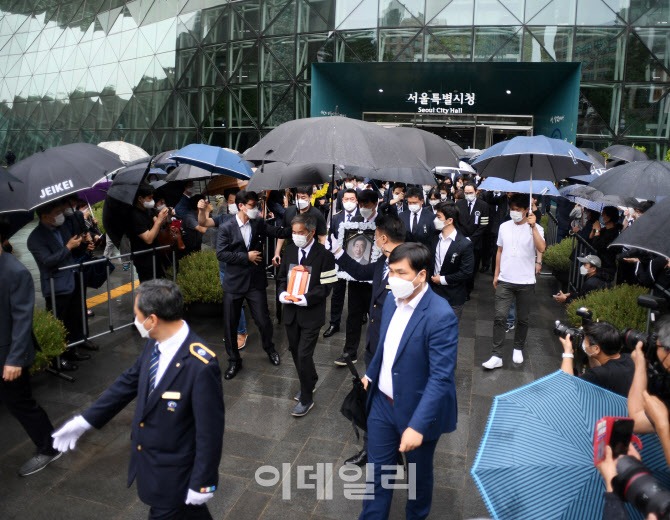 고 박원순 서울시장 영결식이 끝난 뒤…                                                                                                                                                             