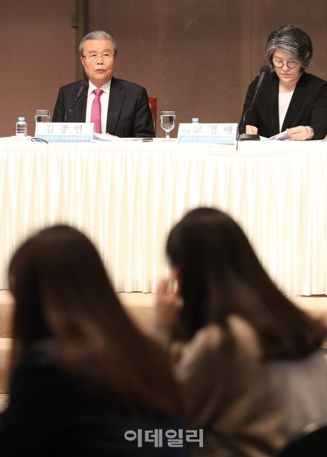 관훈클럽 초청 토론회에서 발언하는 김종인 비대위원장                                                                                                                                               