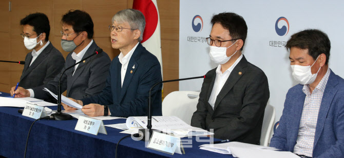 최기영 과기부 장관, "디지털 뉴딜 준비 만전..일자리 창출 힘쓸 것"                                                                                                                        