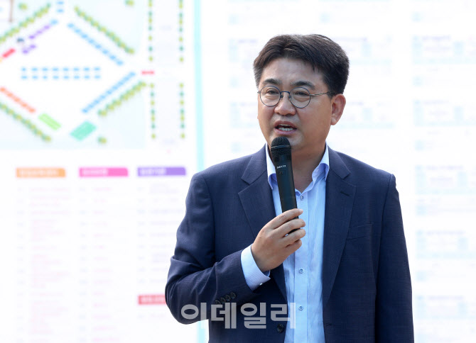  일자리박람회 인사말하는 오승록 노원구청장                                                                                                                                                        