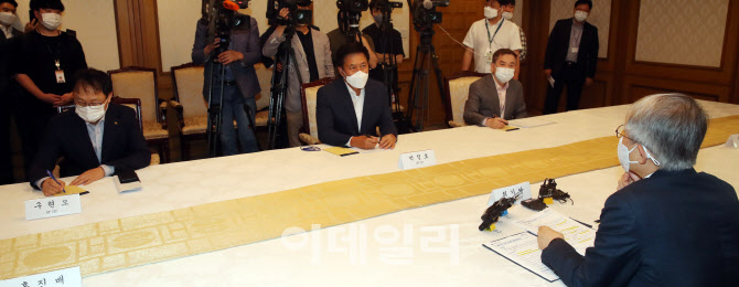 이동통신3사 CEO 만난 최기영 과기부 장관                                                                                                                                                           