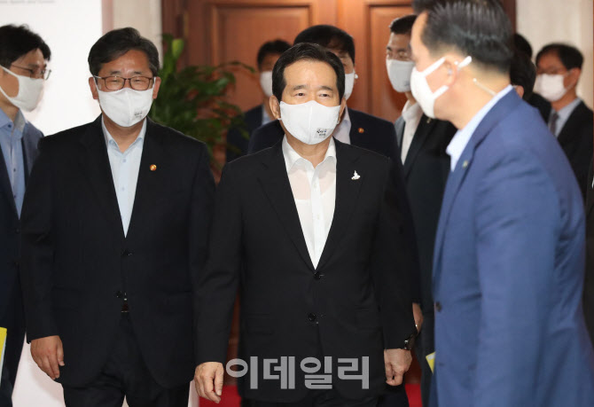 회의 참석하는 정세균 총리                                                                                                                                                                         