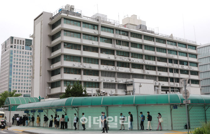 미국 유학·교환 방문 비자 발급에 몰린 인파                                                                                                                                                        