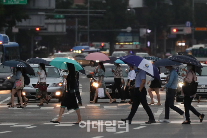 어두컴컴한 출근길                                                                                                                                                                                 