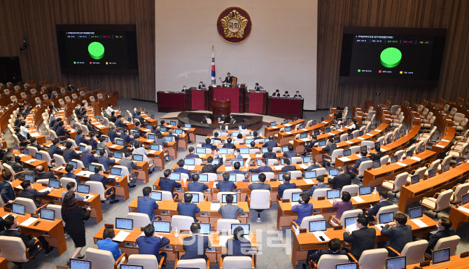 '상가건물임대차보호법 개정안, 국회 문턱 넘어'                                                                                                                                           