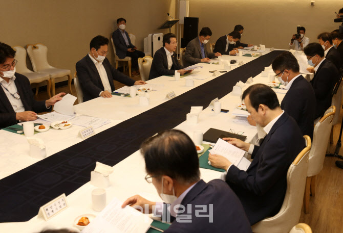  혁신성장 전략 조찬회의                                                                                                                                                                           