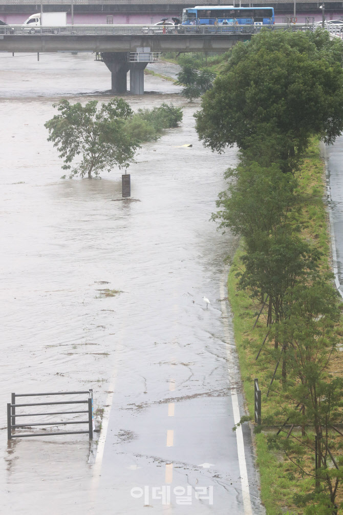 중랑천 보행로는 이미 마비                                                                                                                                                                         