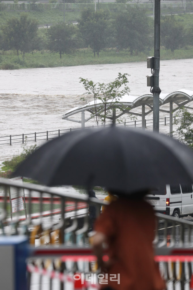 불어나는 중랑천 수위                                                                                                                                                                              