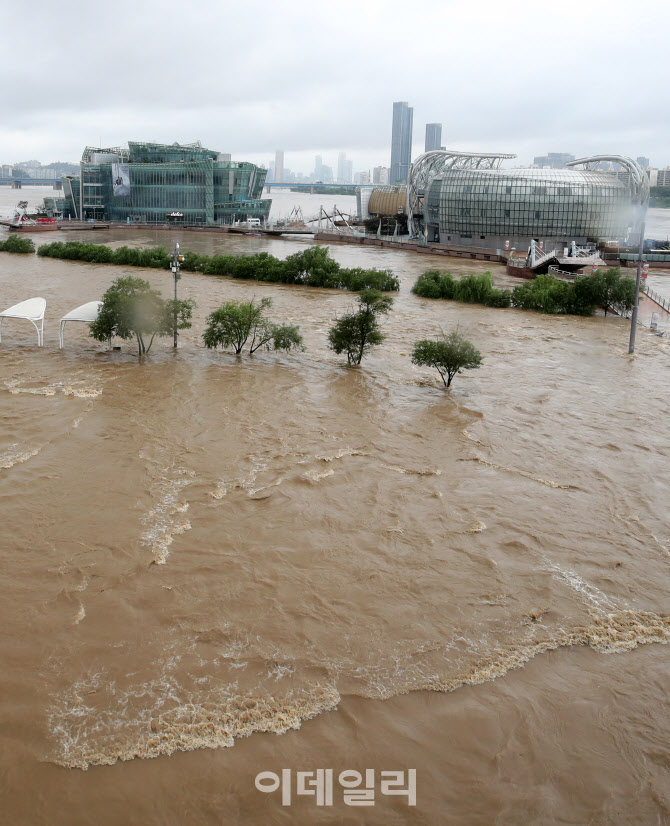 한강 둔치 반포지구도 흙탕물 속으로                                                                                                                                                                