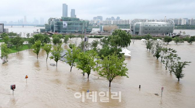 장맛비로 한강물 범람한 반포지구 시민공원                                                                                                                                                          