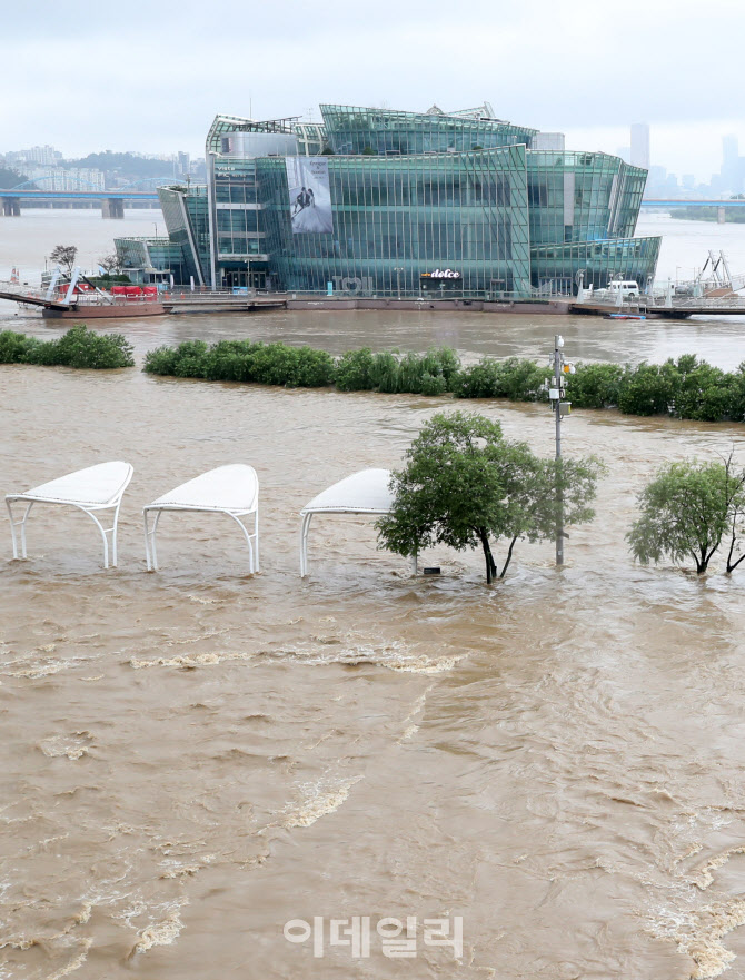 물에 잠긴 한강시민공원                                                                                                                                                                            