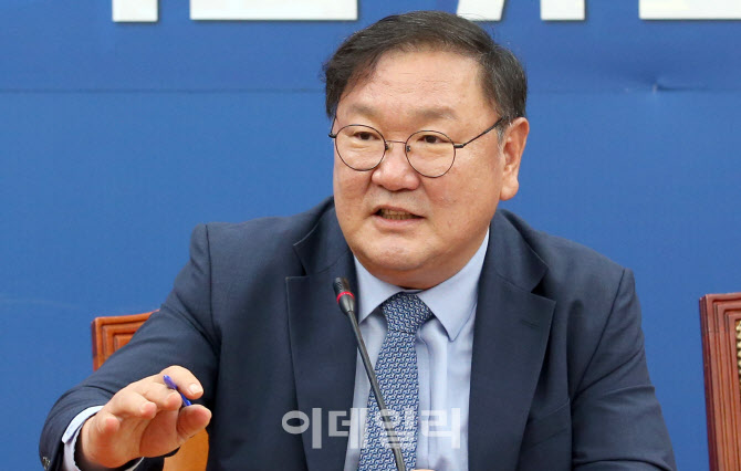 경제지 합동 기자회견하는 김태년 더불어민주당 원내대표                                                                                                                                             