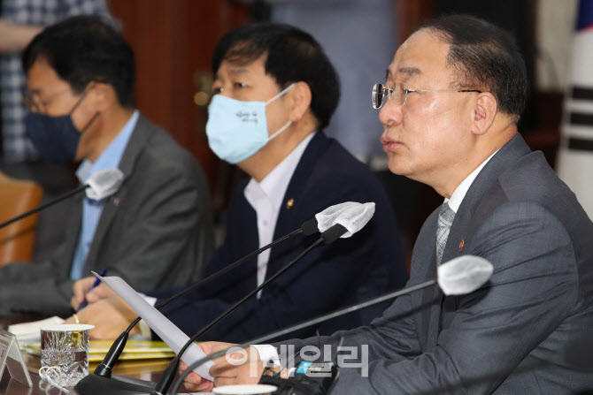 홍남기, "공급물량 최대한 확보…태릉골프장外 그린벨트는 제외"                                                                                                                            