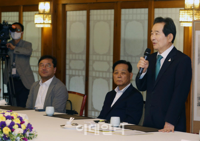  공적 마스크 관계자 오찬                                                                                                                                                                          