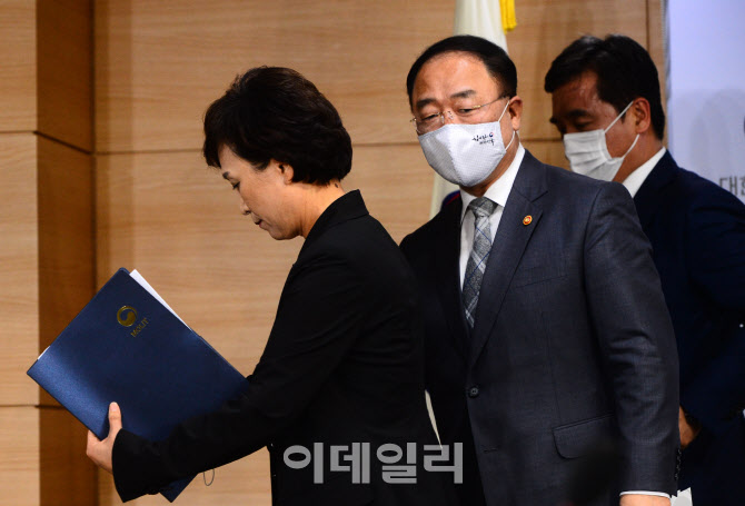 8·4 부동산 대책 브리핑 마친 홍남기-김현미-서정협                                                                                                                                                 