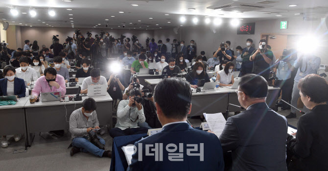 정부의 부동산 대책에 쏠린 눈과 귀                                                                                                                                                                 